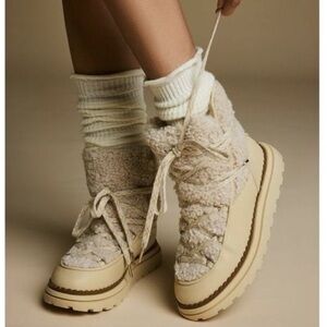 Sam Edelman Orelia Cream Sherpa Lace-Up Platform Boots, size 6.5, cozy and cute